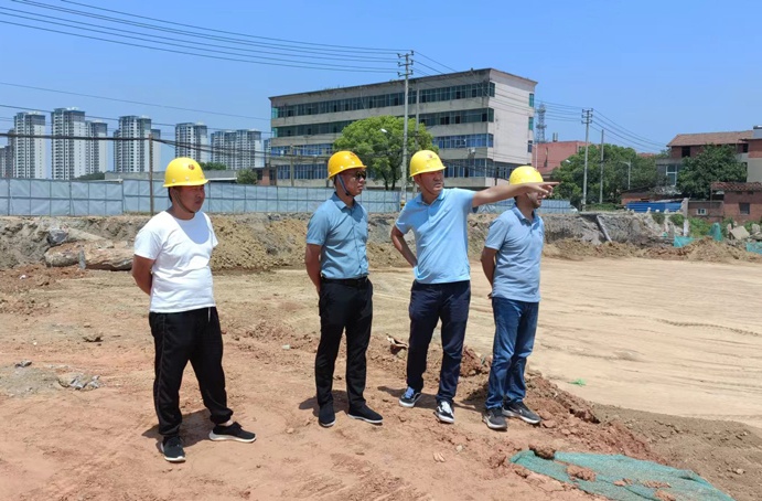 黎德義到廣州路東延工程、昌東三路道路建設工程開展安全質(zhì)量檢查