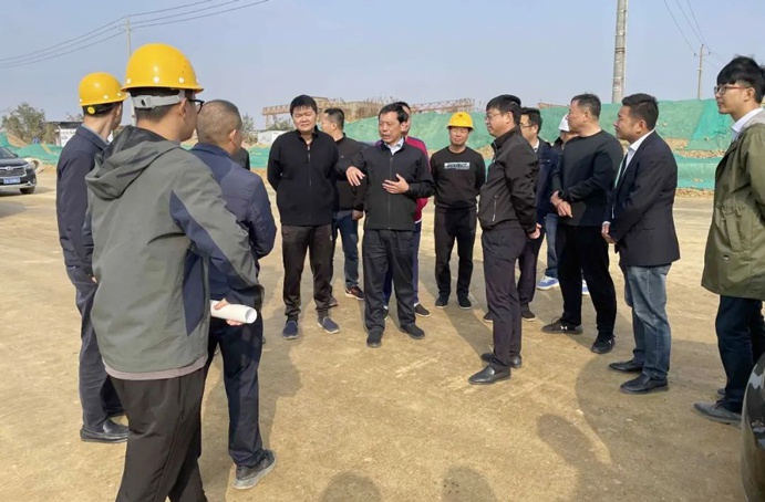 市政公用集團萬義輝深入朱橋東路綜合管廊及基礎(chǔ)設(shè)施建設(shè)工程、昌東三路道路建設(shè)工程檢查指導(dǎo)
