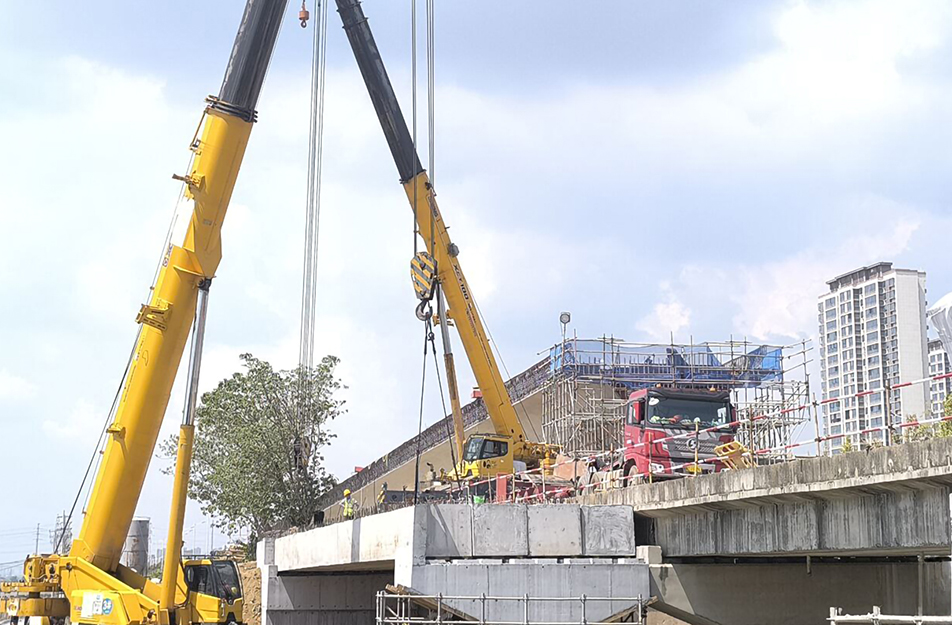 深南互通立交項(xiàng)目啟動(dòng)預(yù)制空心板梁吊裝 25米梁體完成首件架設(shè) 深南互通立交項(xiàng)目啟動(dòng)預(yù)制空心板梁吊裝 25米梁體完成首件架設(shè)